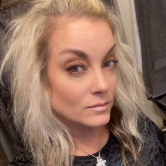 Meet your Posher, Shelley - Picture 2 of 5